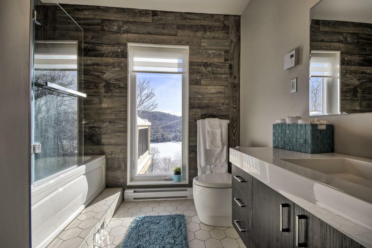 Modern Chalet With Mountain And Lake View By Reserver.Ca 세인트따델 외부 사진